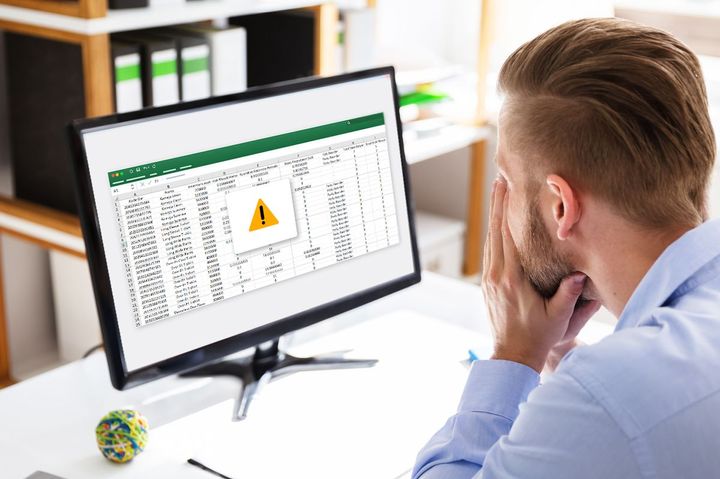 An employee experiences an error while viewing real-time inventory data in Excel file.